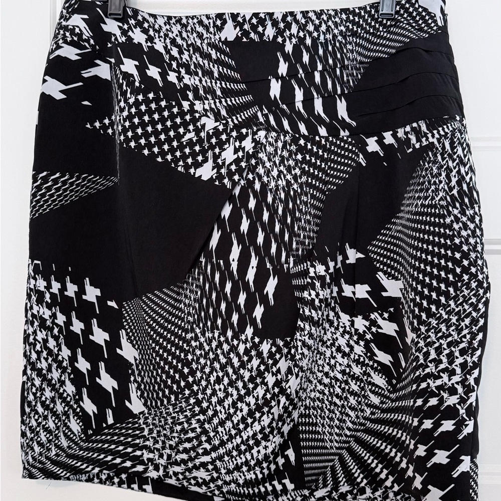 Worthington Black and White Geometric Mini Skirt